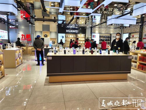 昆明6大商场恢复营业 数码产品 奶茶受欢迎,服装店冷清